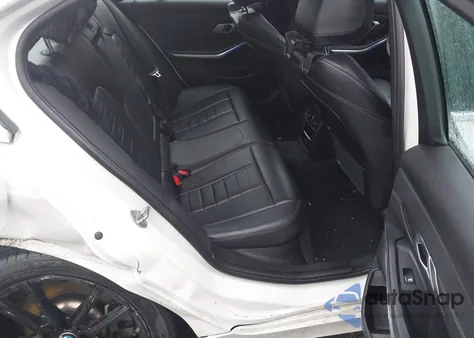 2021 BMW 330I xDrive z USA, uszkodzony, nr VIN 3MW5R7J08M8B97785